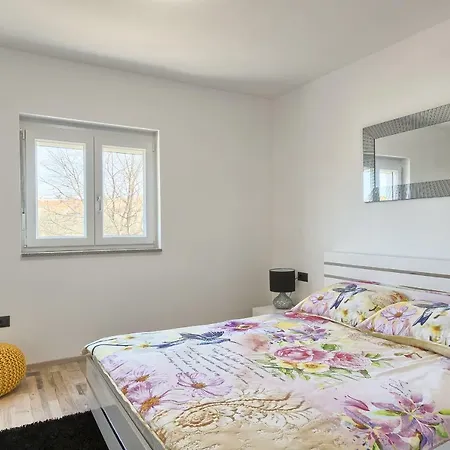 Rose Apartment *